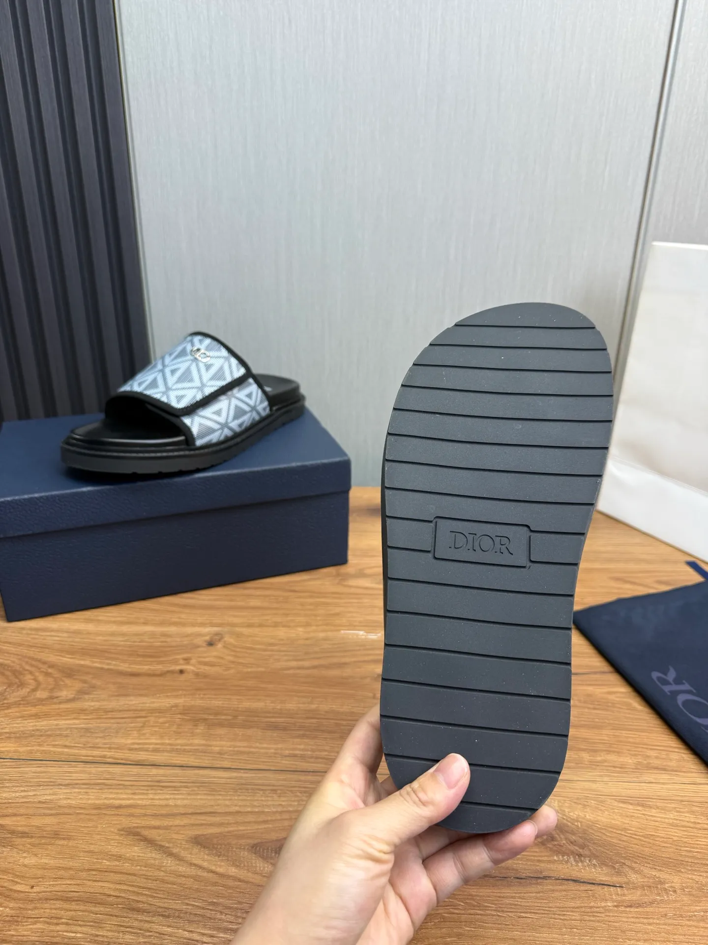 Men's shoes 💰320💰 Dior. Popular slippers hot sale 🔥 Available all year round ✅ Original original material 🩴 SIZE: 38-46 (45.46 non-refundable)